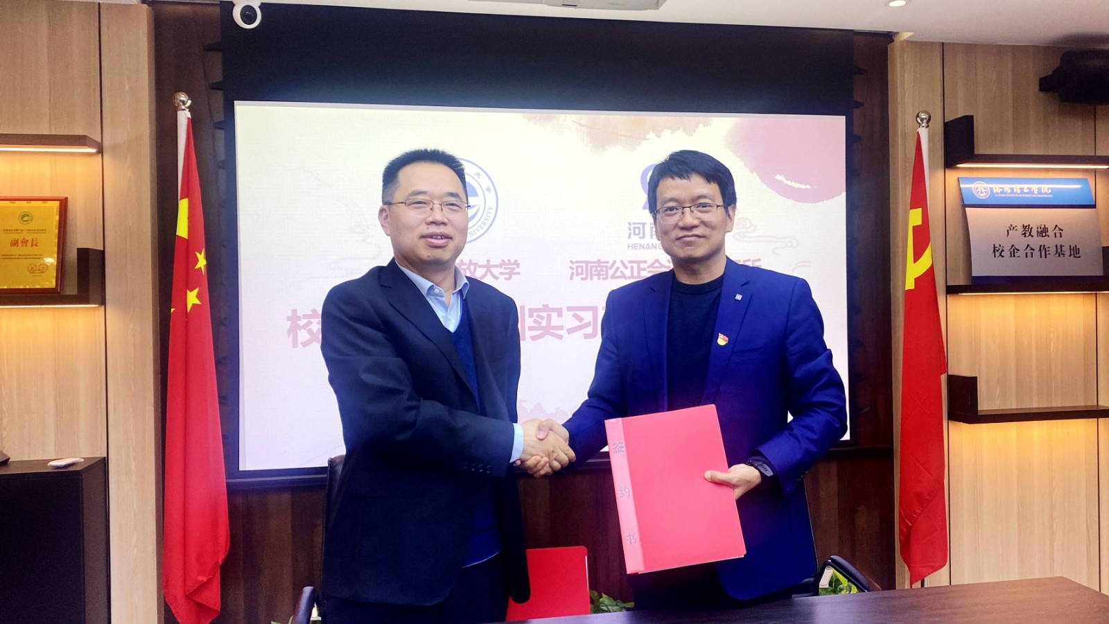 签约2.jpg